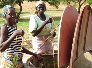 Femmes qui puisent